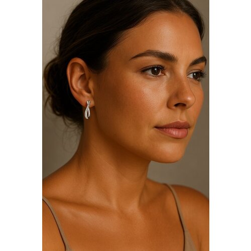 Lundholm Lundholm 925 Sterling Zilver Zirkonia Luxe Oorbellen Dames - Zilveren Oorbellen Zirkonia Minimalistisch Geometrisch Design - Vrouwen Cadeautjes - Scandinavisch Design