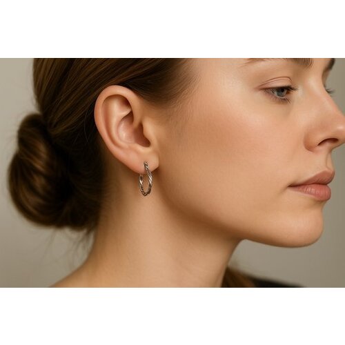 Lundholm Lundholm Luxe 925 Sterling Zilver Oorbellen Zilver - Oorringen Gedraaid Geometrisch 2cm - vrouwen cadeautjes tip - Scandinavisch Design