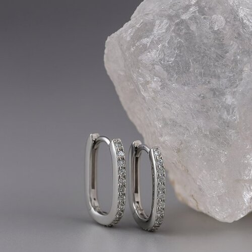 Lundholm Lundholm Luxe Rechthoekige Zirkonia Oorbellen Zilverkleurig (2 x 1.3 cm) – Premium Stainless Steel, Zilver met Zirkonia – Geschenkverpakking Cadeau voor Vriendin - Vrouwen Cadeautjes Tip