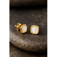 Lundholm Oorknopjes Dames Goudkleurig – Premium Stainless Steel Gold PVD Plated – Vierkante Studs (8 x 8 mm)