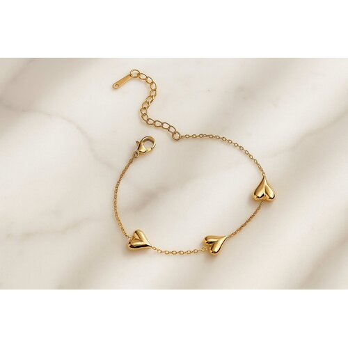 Lundholm Lundholm Luxe Premium Stainless Steel Gold Plated 18K Gouden Armband Dames Hartjes - Vrouwen Cadeautjes Cadeau voor Vrouw tip Afscheid Verjaardag Bedankt Cadeau - Scandinavisch Design