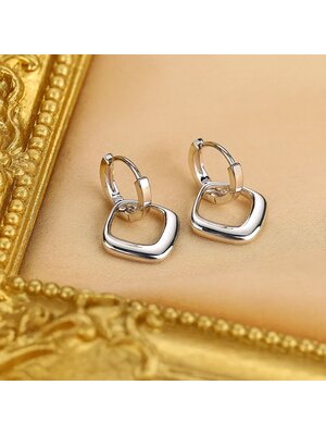 Lundholm Lundholm Premium Stainless Steel luxe Oorbellen Zilverkleurig - Scandinavian Design - Zilveren Oorbellen Lundholm Lundholm Premium Stainless Steel luxe Oorbellen Zilverkleurig - Scandinavian Design - Zilveren Oorbellen