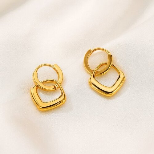 Lundholm Lundholm Premium Stainless Steel luxe Oorbellen Goudkleurig Elegant Scandinavisch Design Lundholm Lundholm Premium Stainless Steel luxe Oorbellen Goudkleurig Elegant Scandinavisch Design