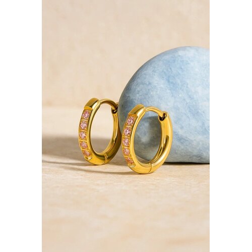 Lundholm Lundholm Luxe Oorbellen Dames Classic Hoops met Zirkonia - Premium Stainless Steel Goudkleurig - Kleine Oorringen Classy - Cadeau voor Vrouw Kerstcadeau - Luxe Geschenkverpakking