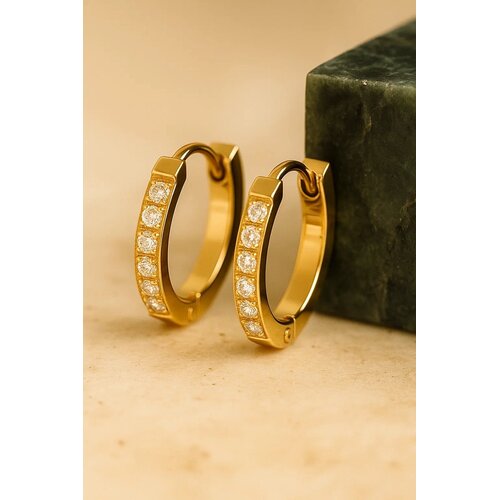 Lundholm Lundholm Oorringen Dames - Premium Stainless Steel - Kleine Goudkleurige Oorringen met Zirkonia Steentjes (Ø 1.3 cm)