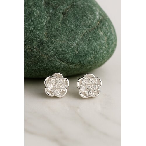 Lundholm Lundholm Oorknopjes Dames Bloem - 925 Sterling Zilver - Kleine Bloem Oorbellen (0.8 cm) - Sieraad Cadeau Vrouw Kerst Verfijnd & Elegant - Luxe Geschenkverpakking Lundholm Lundholm Oorknopjes Dames Bloem - 925 Sterling Zilver - Kleine Bloem Oorbellen (0.8 cm) - Sieraad Cadeau Vrouw Kerst Verfijnd & Elegant - Luxe Geschenkverpakking