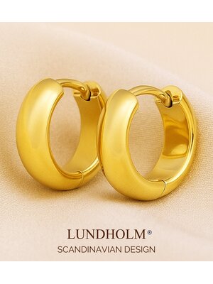 Lundholm Lundholm Oorringen Dames Goudkleurig - Premium Stainless Steel Gold Plated - Kleine Brede Oorbellen (1.3 cm) - Classy & Elegant - Cadeau Vrouw Kerst - Luxe Geschenkverpakking