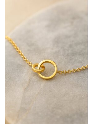 Lundholm Lundholm Ketting Dames Goudkleurig – Premium Stainless Steel – Verbonden Ringen Hanger – 39 + 5 cm – Subtiel & Elegant – Luxe Geschenkverpakking