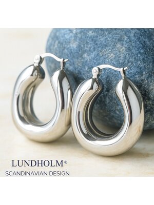 Lundholm Lundholm Oorbellen Dames – Premium Stainless Steel grote oorringen – Zilverkleurige Dikke Oorringen (3,4 × 3,2 cm) – Hol & Licht – Waterproof & Hypoallergeen – Inclusief Luxe Geschenkverpakking Lundholm Lundholm Oorbellen Dames – Premium Stainless Steel grote oorringen – Zilverkleurige Dikke Oorringen (3,4 × 3,2 cm) – Hol & Licht – Waterproof & Hypoallergeen – Inclusief Luxe Geschenkverpakking
