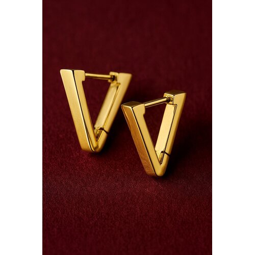 Lundholm Lundholm Oorringen Dames – Premium Stainless Steel Gold Plated – Selene Serie – Goudkleurige Driehoek Oorbellen (1,6 × 1,75 cm) – Waterproof & Hypoallergeen – Inclusief Luxe Geschenkverpakking