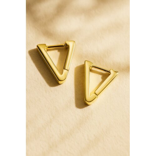 Lundholm Lundholm Oorringen Dames – Premium Stainless Steel Gold Plated – Selene Serie – Goudkleurige Driehoek Oorbellen (1,6 × 1,75 cm) – Waterproof & Hypoallergeen – Inclusief Luxe Geschenkverpakking