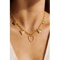 Lundholm Ketting Dames Statement Bedel Jewellery – Premium Stainless Steel Verguld Hartjes Hanger – My Nord Serie – Goudkleurige Statement Ketting met Hartjes Hangers (40 + 5 cm) – Waterproof & Hypoallergeen – Inclusief Luxe Geschenkverpakking
