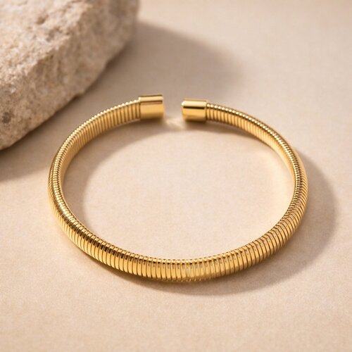 Lundholm luxe Armband Dames Goudkleurig - Bangle Armband Open Cuff Armband One Size - Premium Stainless Steel Jewellery - My Ilva serie - in luxe Geschenkverpakking Cadeau