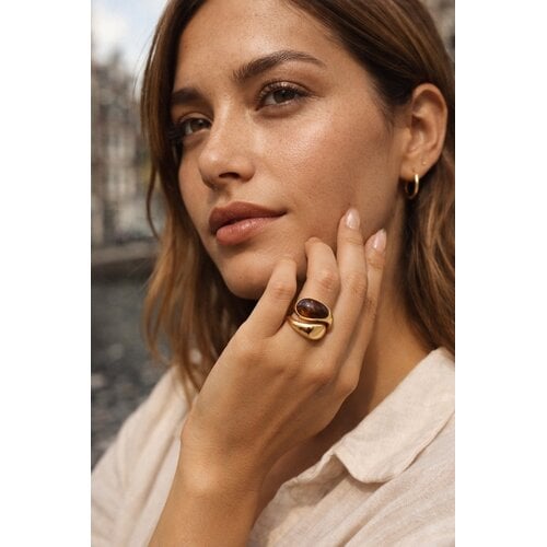 Lundholm Lundholm Luxe Ring Dames Tijgeroog Statement Ring Goud - Premium Stainless Steel - Verstelbare Ring Tijger Oog Bruin - Vrouwen Cadeautjes - Tiger Serie - Scandinavisch Design