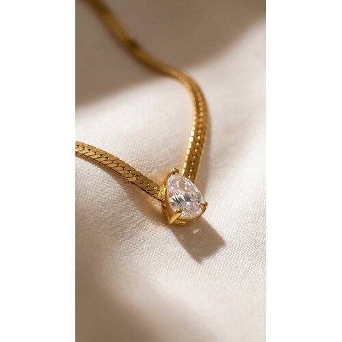 Lundholm Lundholm Luxe Ketting Dames Gold Plated Verguld - Hanger met Zirkonia Steen - Luxe platte schakelketting Dames Premium Stainless Steel Jewellery - my Ariane Serie - Vrouwen Cadeautjes Verjaardag - Gouden Ketting met Zirkoon Steen