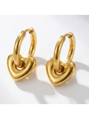 Lundholm Lundholm Lovea oorbellen dames goudkleurig – oorringen met hartjes hanger – premium stainless steel 2.5 micron PVD gold plated – Lovea serie – Scandinavisch design – sieraden cadeau voor haar