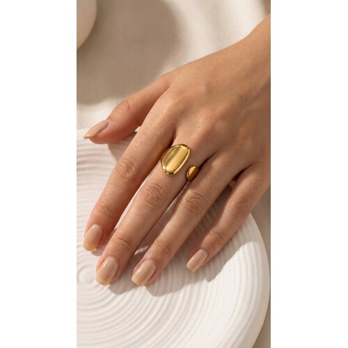 Lundholm Lundholm Kayla ring dames goudkleurig – premium stainless steel 2.5 micron PVD gold plated waterproof hypoallergeen – Kayla serie – Scandinavisch design – sieraden cadeau voor haar