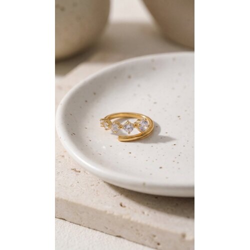 Lundholm Lundholm Isabeau ring dames goudkleurig – premium stainless steel 2.5 micron PVD gold plated waterproof hypoallergeen – Isabeau serie – Scandinavisch design – sieraden cadeau voor haar