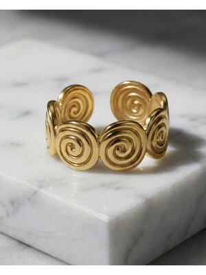 Lundholm Lundholm Merel ring dames goudkleurig – premium stainless steel 2.5 micron PVD gold plated waterproof hypoallergeen – Merel serie – Scandinavisch design – sieraden cadeau voor haar