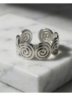 Lundholm Lundholm Luxe Ring Dames Zilver Kleurig - Een maat Verstelbaar one size - Premium Stainless Steel - aesthetic ring sieraad - Zilver PVD Plated Ringen Dames - Merel Serie - Scandinavisch Design