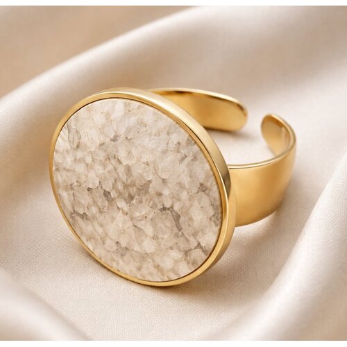 Lundholm Lundholm luxe Ring Dames Goud Kleurig met Natuur Steen - Verstelbare Ring One Size - Verstelbare Cuff Ring met Grote Natuursteen – Gold Plated PVD Amee Serie