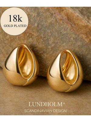 Lundholm Lundholm Luxe Oorbellen Dames Goudkleurig Jewellery – Premium Stainless Steel Gold Plated - Vrouwen Cadeautjes Cadeau Sieraad – Chunky Oorringen (1.8cm) – My Elea Serie – Vrouwen Cadeautjes - Perfect Cadeau voor Vrouw Lundholm Lundholm Luxe Oorbellen Dames Goudkleurig Jewellery – Premium Stainless Steel Gold Plated - Vrouwen Cadeautjes Cadeau Sieraad – Chunky Oorringen (1.8cm) – My Elea Serie – Vrouwen Cadeautjes - Perfect Cadeau voor Vrouw