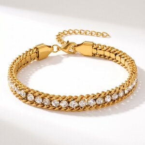 Lundholm Lundholm Iza Armband Dames Goud Kleurig – Premium Stainless Steel 2.5 Micron PVD Gold Plated – Goudkleurige Schakel Armband met Zirkonia Steentjes – 17 + 5 cm – 6 mm – Scandinavisch Design