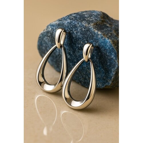 Lundholm Lundholm Luxe Oorbellen Dames Statement Zilverkleurig Jewellery - grote oorbellen dames Premium Stainless Steel zilveren oorringen dames - Waterdruppel (4.4 x 2.4 cm) - Classy & Tijdloos - My Avela Serie - Cadeau voor haar - uitermate geschikt om cadeau t