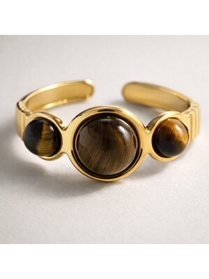 Lundholm Lundholm Ring Dames Goud Kleurig – Premium Stainless Steel 2.5 Micron PVD Gold Plated – Verstelbare Statement Ring met 3 Tijgeroog Stenen – Orion Serie – One Size Ringen Dames Tijger Oog Moederdag cadeautje – Scandinavisch Design