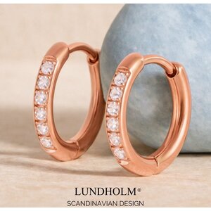 Lundholm Delia – Kleine Oorringen met Zirkonia 8 mm – Roségoud Lundholm Delia – Kleine Oorringen met Zirkonia 8 mm – Roségoud