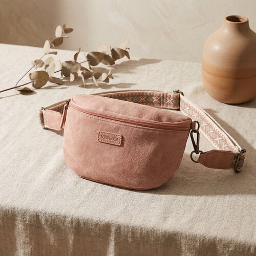 Lundholm Lundholm heuptasje dames roze met tassenriem festival tasje dames - heuptas dames met brede riem - Scandinavisch design | Heby serie Lundholm Lundholm heuptasje dames roze met tassenriem festival tasje dames - heuptas dames met brede riem - Scandinavisch design | Heby serie
