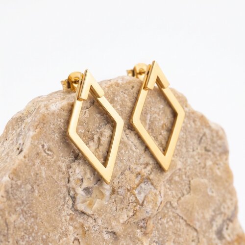 Lundholm Lundholm Elvine Oorbellen Dames Goudkleurig – Premium Stainless Steel Jewellery Gold PVD Plated – Geometrische Oorbellen – Minimalistische Statement Oorbellen – 2 cm – Scandinavisch Design Lundholm Lundholm Elvine Oorbellen Dames Goudkleurig – Premium Stainless Steel Jewellery Gold PVD Plated – Geometrische Oorbellen – Minimalistische Statement Oorbellen – 2 cm – Scandinavisch Design