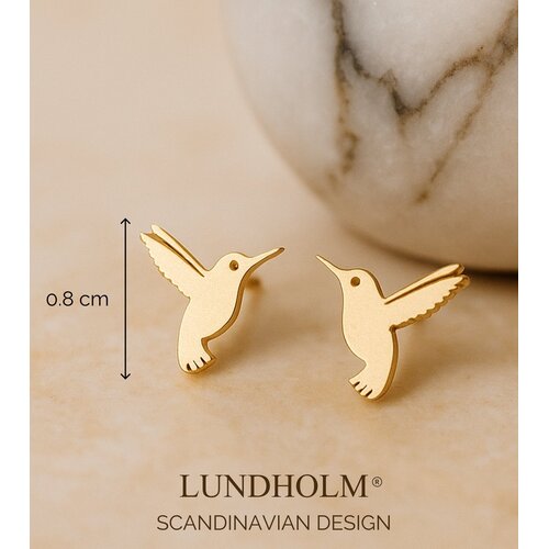 Lundholm Lundholm Vivian Kleine Oorknopjes Dames Kolibrie – Premium Stainless Steel – Goudkleurig / Zilverkleurig / Rosé Goud – Elegante Vogel Oorbellen (0.8 x 0.7 cm) – Subtiel & Betekenisvol – Vivian Serie – Vrouwen Cadeautjes Lundholm Lundholm Vivian Kleine Oorknopjes Dames Kolibrie – Premium Stainless Steel – Goudkleurig / Zilverkleurig / Rosé Goud – Elegante Vogel Oorbellen (0.8 x 0.7 cm) – Subtiel & Betekenisvol – Vivian Serie – Vrouwen Cadeautjes