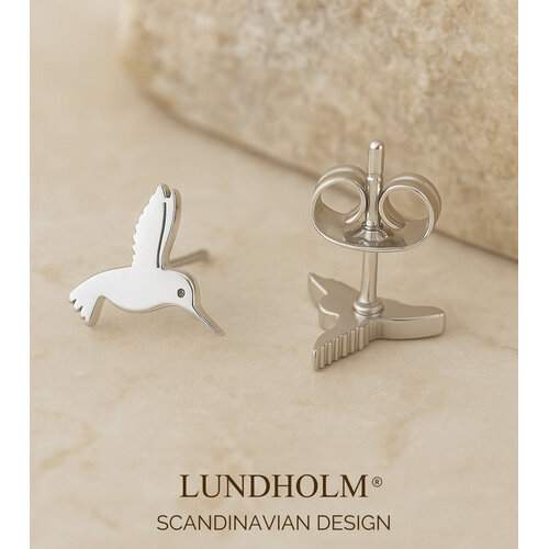Lundholm Lundholm Vivian Kleine Oorknopjes Dames Kolibrie – Premium Stainless Steel – Goudkleurig / Zilverkleurig / Rosé Goud – Elegante Vogel Oorbellen (0.8 x 0.7 cm) – Subtiel & Betekenisvol – Vivian Serie – Vrouwen Cadeautjes Lundholm Lundholm Vivian Kleine Oorknopjes Dames Kolibrie – Premium Stainless Steel – Goudkleurig / Zilverkleurig / Rosé Goud – Elegante Vogel Oorbellen (0.8 x 0.7 cm) – Subtiel & Betekenisvol – Vivian Serie – Vrouwen Cadeautjes
