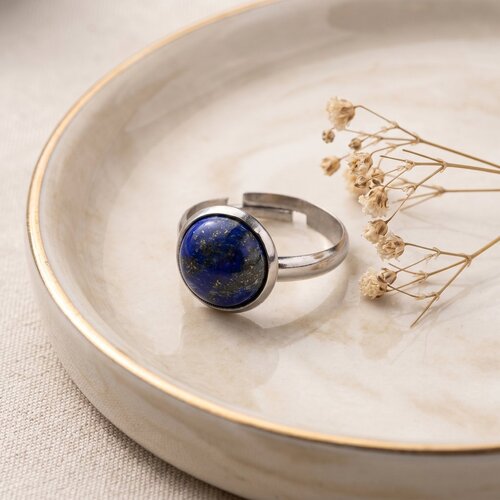 Lundholm Lundholm Elvira Ring Dames Zilverkleurig – Premium Stainless Steel – Verstelbare Ring met Echte Natuursteen – Amethist / Lapis Lazuli / Tijgeroog / Aventurijn / Zwarte Agaat – One Size Ringen Dames met Steen – Scandinavisch Design Lundholm Lundholm Elvira Ring Dames Zilverkleurig – Premium Stainless Steel – Verstelbare Ring met Echte Natuursteen – Amethist / Lapis Lazuli / Tijgeroog / Aventurijn / Zwarte Agaat – One Size Ringen Dames met Steen – Scandinavisch Design