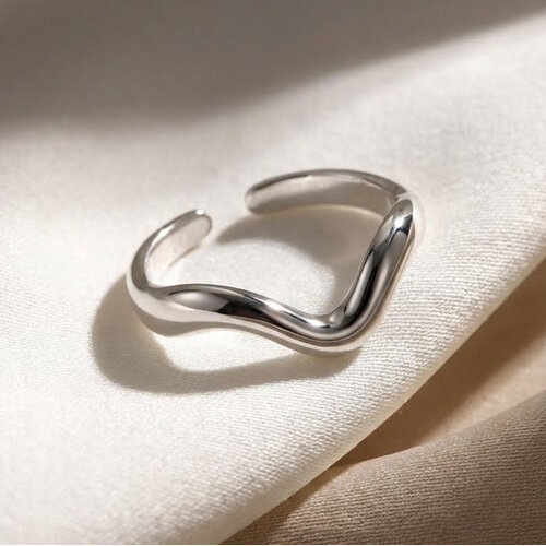 Lundholm Lundholm Linda Ring Dames Goudkleurig / Zilverkleurig – Minimalistische Geometrische Ring – Premium Stainless Steel – Verstelbare Ring One Size – Linda Serie – Vrouwen Cadeautjes Lundholm Lundholm Linda Ring Dames Goudkleurig / Zilverkleurig – Minimalistische Geometrische Ring – Premium Stainless Steel – Verstelbare Ring One Size – Linda Serie – Vrouwen Cadeautjes