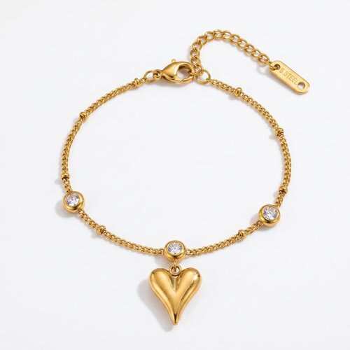 Lundholm Lundholm Alexis Enkelbandje Dames Goudkleurig – Premium Stainless Steel Gold PVD Plated – Enkelbandje met Hartje & Zirkonia Steentjes – Verstelbaar 21 + 5 cm – Waterproof Zomer Sieraad – Hypoallergeen – Cadeau voor Haar