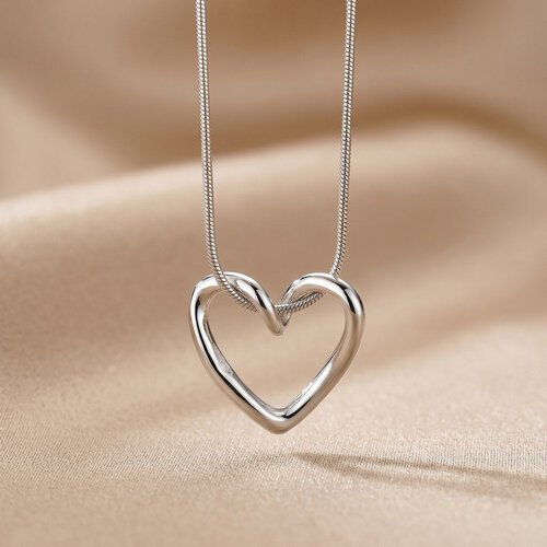 Lundholm Lundholm Beryl Ketting Dames Zilverkleurig Hart – Premium Stainless Steel Jewellery – Hartjes Ketting – Sieraad Cadeau Vrouw – 40 + 5 cm – Scandinavisch Design Lundholm Lundholm Beryl Ketting Dames Zilverkleurig Hart – Premium Stainless Steel Jewellery – Hartjes Ketting – Sieraad Cadeau Vrouw – 40 + 5 cm – Scandinavisch Design
