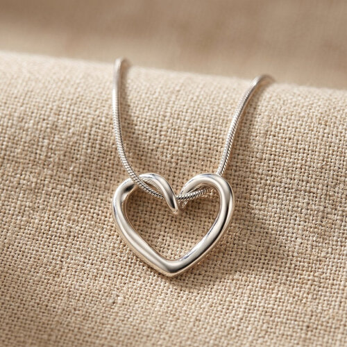 Lundholm Lundholm Beryl Ketting Dames Zilverkleurig Hart – Premium Stainless Steel Jewellery – Hartjes Ketting – Sieraad Cadeau Vrouw – 40 + 5 cm – Scandinavisch Design Lundholm Lundholm Beryl Ketting Dames Zilverkleurig Hart – Premium Stainless Steel Jewellery – Hartjes Ketting – Sieraad Cadeau Vrouw – 40 + 5 cm – Scandinavisch Design
