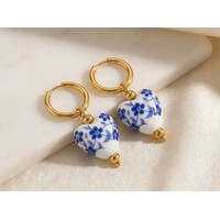 Marie – Delft Blue Heart Hoop Earrings – Gold-Tone