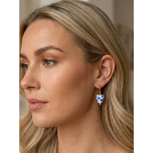 Lundholm Lundholm Marie Oorringen Dames Goudkleurig met Delfts Blauw Hartje – Premium Stainless Steel 2.5 Micron PVD Gold Plated – Hollandse Sieraden – Koningsdag – Marie Serie – Scandinavisch Design Lundholm Lundholm Marie Oorringen Dames Goudkleurig met Delfts Blauw Hartje – Premium Stainless Steel 2.5 Micron PVD Gold Plated – Hollandse Sieraden – Koningsdag – Marie Serie – Scandinavisch Design