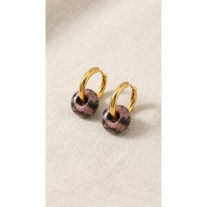 Lundholm Sally – Natuursteen Donut Oorbellen Dames – Goudkleurig Lundholm Sally – Natuursteen Donut Oorbellen Dames – Goudkleurig