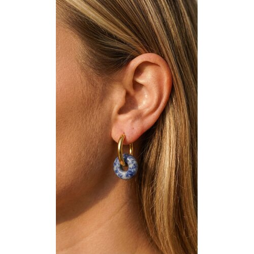 Lundholm Lundholm Sally Oorbellen Dames Goudkleurig met Natuursteen Donut Hanger – Bruin / Blauw – Premium Stainless Steel Gold Plated – Oorringen met Steen – Sally Serie – Scandinavisch Design Lundholm Lundholm Sally Oorbellen Dames Goudkleurig met Natuursteen Donut Hanger – Bruin / Blauw – Premium Stainless Steel Gold Plated – Oorringen met Steen – Sally Serie – Scandinavisch Design