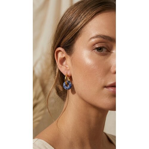 Lundholm Lundholm Sally Oorbellen Dames Goudkleurig met Natuursteen Donut Hanger – Bruin / Blauw – Premium Stainless Steel Gold Plated – Oorringen met Steen – Sally Serie – Scandinavisch Design Lundholm Lundholm Sally Oorbellen Dames Goudkleurig met Natuursteen Donut Hanger – Bruin / Blauw – Premium Stainless Steel Gold Plated – Oorringen met Steen – Sally Serie – Scandinavisch Design