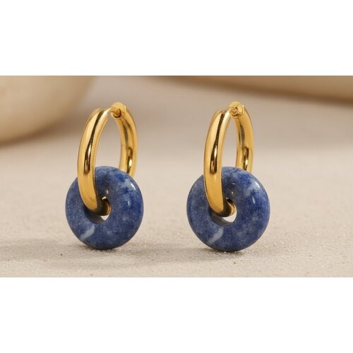 Lundholm Lundholm Sally Oorbellen Dames Goudkleurig met Natuursteen Donut Hanger – Bruin / Blauw – Premium Stainless Steel Gold Plated – Oorringen met Steen – Sally Serie – Scandinavisch Design Lundholm Lundholm Sally Oorbellen Dames Goudkleurig met Natuursteen Donut Hanger – Bruin / Blauw – Premium Stainless Steel Gold Plated – Oorringen met Steen – Sally Serie – Scandinavisch Design