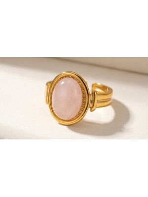 Lundholm Zoleste – Verstelbare Statement Ring met Rozenkwarts – Goudkleurig Lundholm Zoleste – Verstelbare Statement Ring met Rozenkwarts – Goudkleurig