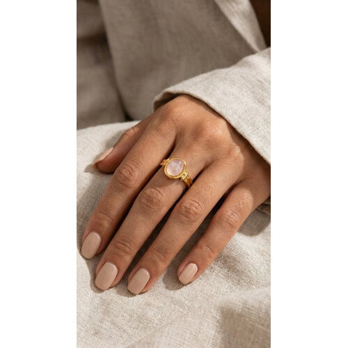 Lundholm Lundholm Zoleste Ring Dames Goudkleurig met Rozenkwarts – Premium Stainless Steel 2.5 Micron PVD Gold Plated – Verstelbare Statement Ring One Size – Zoleste Serie – Scandinavisch Design Lundholm Lundholm Zoleste Ring Dames Goudkleurig met Rozenkwarts – Premium Stainless Steel 2.5 Micron PVD Gold Plated – Verstelbare Statement Ring One Size – Zoleste Serie – Scandinavisch Design