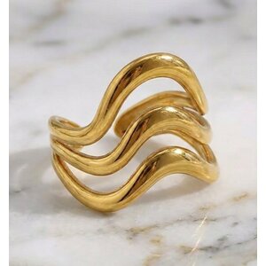Lundholm Waves – Verstelbare Drie-Laags Golfring – Goudkleurig Lundholm Waves – Verstelbare Drie-Laags Golfring – Goudkleurig
