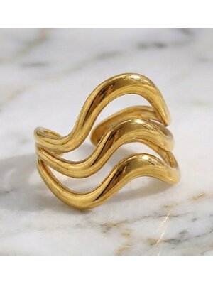 Lundholm Waves – Verstelbare Drie-Laags Golfring – Goudkleurig Lundholm Waves – Verstelbare Drie-Laags Golfring – Goudkleurig