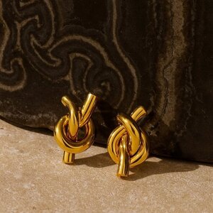 Lundholm Noa – Flache Knoten-Ohrstecker Damen – Goldfarben